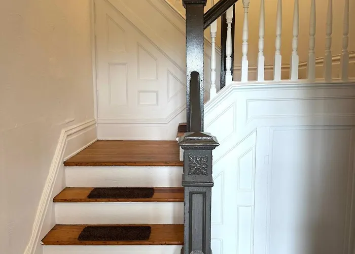 Stunning 3br-private Entrance-renovated-near Apartment Pittsburgh