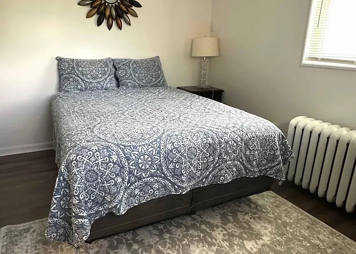 Apartment Stunning 3br-private Entrance-renovated-near