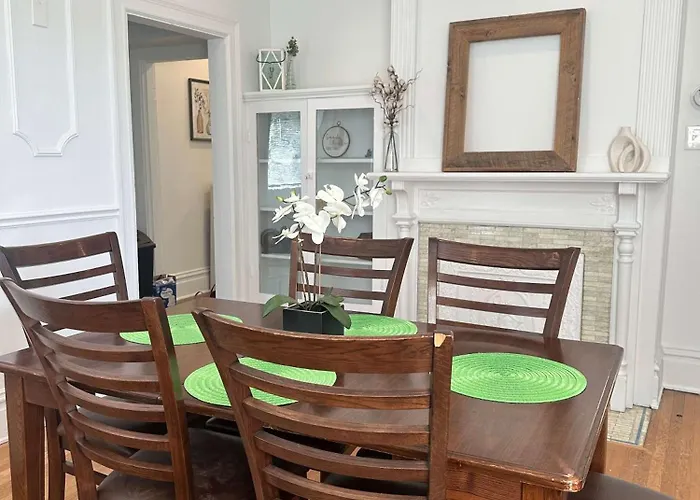 Stunning 3br-private Entrance-renovated-near Apartment *