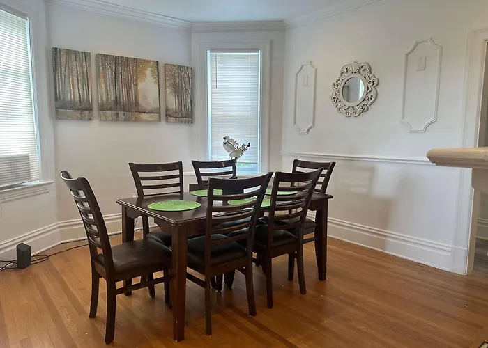 Stunning 3br-private Entrance-renovated-near Apartment *